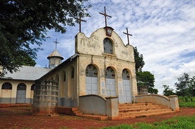 Polski kościół w wiosce Nyabyea obok Masindi, wybudowany w 1943 roku, przypomina o 4 tysiącach Polaków, którzy mieszkali w okolicy  w latach 1942–1949 