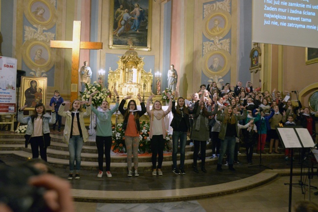 Symbole ŚDM w Przysusze, Kozienicach, Jedlińsku i Zwoleniu