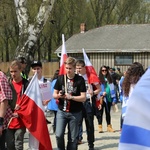 Młodzi uczestnicy Marszu Żywych w Auschwitz I