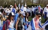 Młodzi uczestnicy Marszu Żywych w Auschwitz I