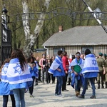 Młodzi uczestnicy Marszu Żywych w Auschwitz I