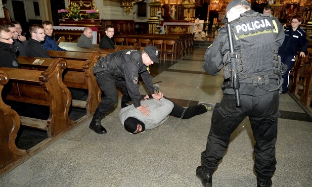 Policja w kościele