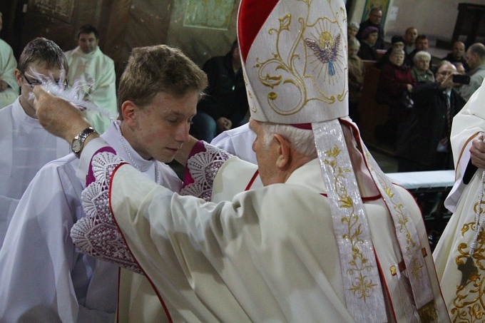 Ustanowienie lektorów i ceremoniarzy