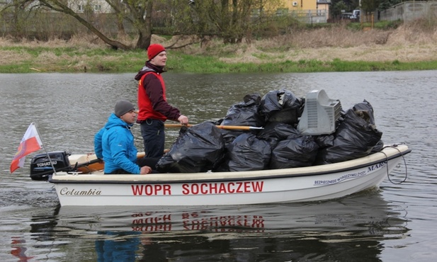 W sobotę 18 kwietnia odbyło się sprzątanie rzeki Bzury