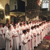 Liturgia nie jest nudna, czego dowodem ci ceremoniarze, którzy poświęcili rok życia, by zgłębiać jej tajniki