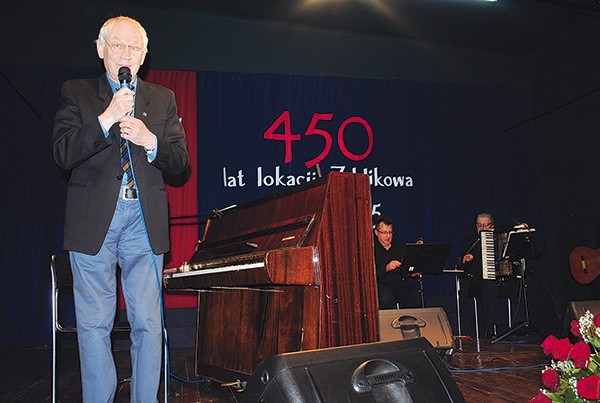 Leszek Długosz podczas występu w rodzinnym Zaklikowie