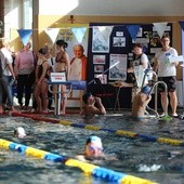 W bielskim basenie Troclik płynęło do Rzymu prawie 600 osób