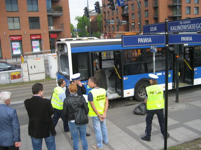 Zderzenie tramwaju z autobusem