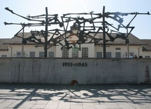 Pomnik ofriar w Dachau