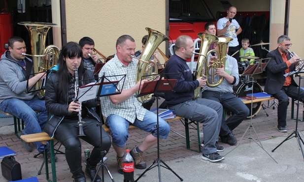 Brawurowy koncert orkiestry strażackiej to co roku wyczekiway przez pielgrzymów moment spotkania w Witkowicach