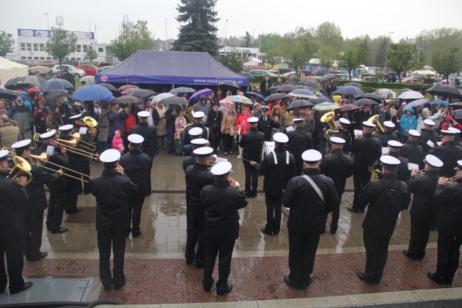 Pierwszomajowy piknik na ORP Błyskawicy 