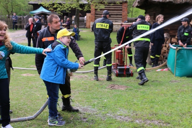 "Pali się! Majówka ze strażakiem Waldkiem"