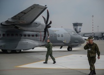 Wystartowały samoloty z pomocą dla Nepalu