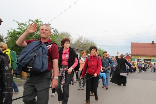 Łagiewniccy pielgrzymi na postoju w Wieprzu