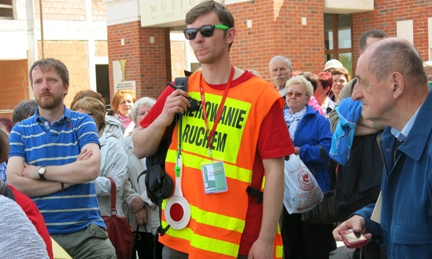 Piesi pielgrzymi w centrum Jana Pawła II