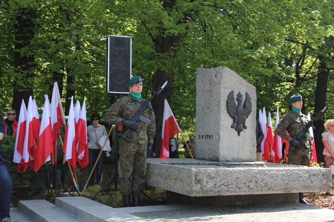 Tęcza mundurów - 224. rocznica Konstytucji 3 Maja 