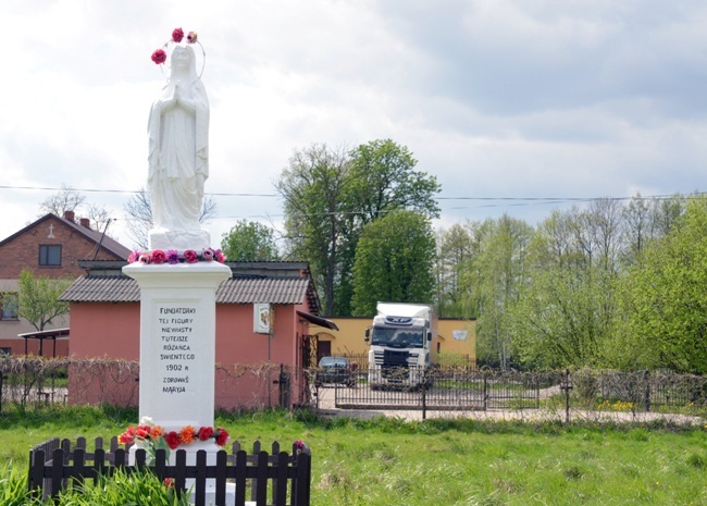 Kapliczka w okolicach Wierzbicy