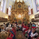 Kaplica Matki Bożej Gidelskiej gromadzi tłumy proszących  o łaski  