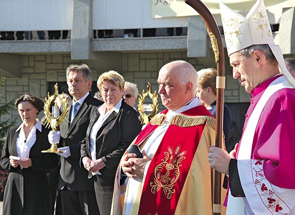 W tarnowskiej parafii Dobrego Pasterza obraz witał bp Stanisław Salaterski