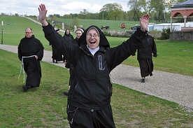 Pielgrzymka wpisała się w przeżywanie Roku Życia Konsekrowanego. W diecezji pracuje prawie 250 sióstr i ponad 120 kapłanów zakonnych. Są też konsekrowane dziewice i wdowy