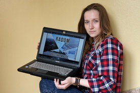 Aleksandra Halicka zachęca do głosowania na prace przygotowane przez uczniów radomskiego liceum