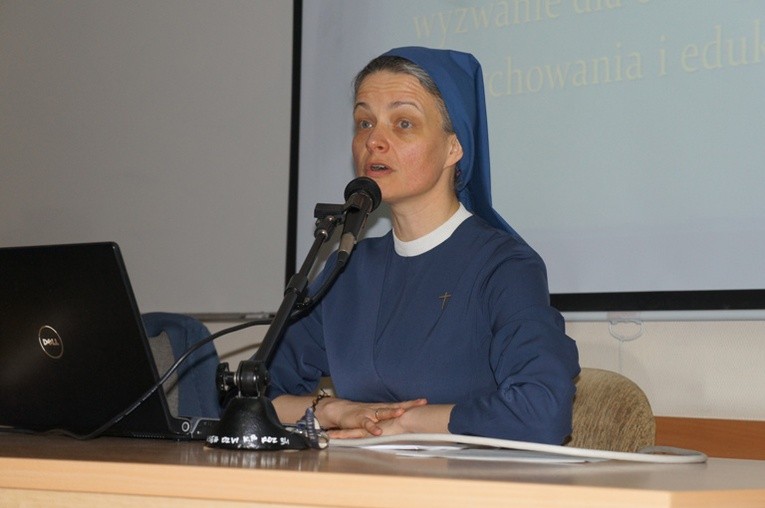 Wykład o gender wygłosiła s. Anna Maria Pudełko, apostolinka, psychopedagog powołania