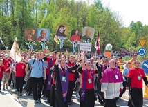 Od 3 lat do sanktuarium Miłosierdzia Bożego w Łagiewnikach w majowy weekend dociera piesza pielgrzymka. To jedyna  taka grupa w Polsce