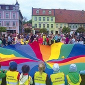  Miliczanie włączali się do zabawy z niepełnosprawnymi,  ale jest jeszcze wiele do zrobienia w kwestii integracji społecznej  i krzywdzących stereotypów 