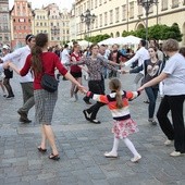 Roztańczony Fishmob dla Jana Pawła II   