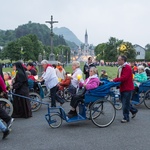 Lourdes, procesja różańcowa