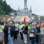 Lourdes, procesja różańcowa