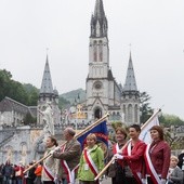 Lourdes, procesja różańcowa