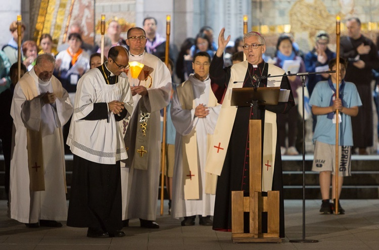 Abp Wiktor Skworc w Lourdes