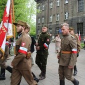 Po Mszy św. w kaplicy domu rekolekcyjnego jezuitów rozpoczął się uroczysty przemarsz ulicami Czechowic-Dziedzic