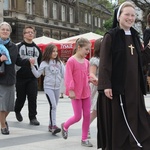 Polonez i tańce lednickie na bielskim Placu Chrobrego 