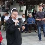 Polonez i tańce lednickie na bielskim Placu Chrobrego 