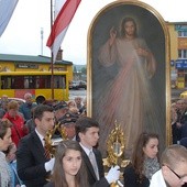 Procesyjne wprowadzenie obrazu do kościoła parafialnego 