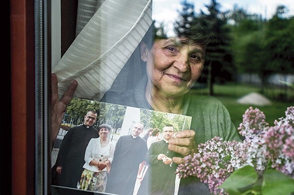 Pani Jadwiga wie doskonale: nie wszystkie matki Pan Bóg wybiera, by rodziły księży. Ją wybrał trzy razy 