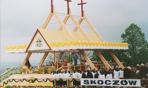 Ołtarz na skoczowskiej Kaplicówce w 1995 r.