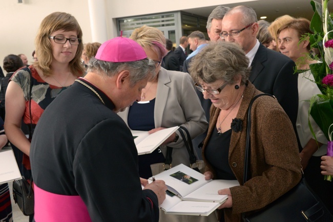 Doktorat honoris causa dla bp. Henryka Tomasika