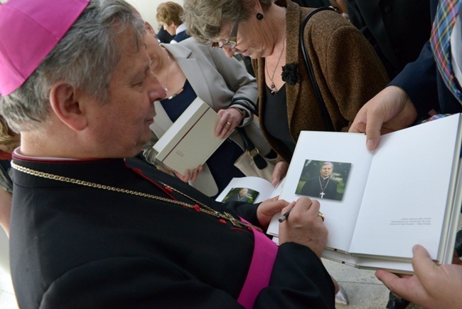 Doktorat honoris causa dla bp. Henryka Tomasika