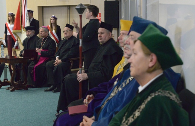 Doktorat honoris causa dla bp. Henryka Tomasika