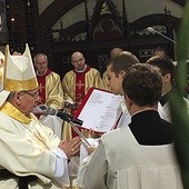  Biskup gliwicki udzielił święceń kapłańskich czterem diakonom
