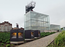  Nowa siedziba Muzeum Śląskiego – budynki po kopalni „Katowice” i świetliki nad potężnym gmachem, który został ukryty pod ziemią