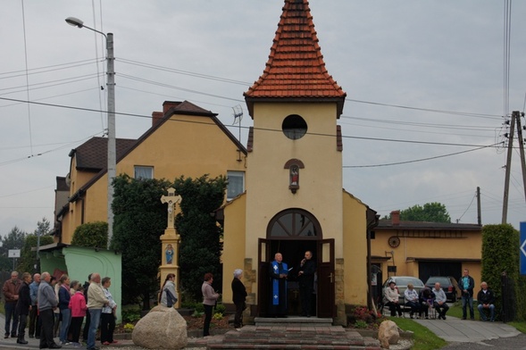 Majowa kapliczka w Łukowie Śl.