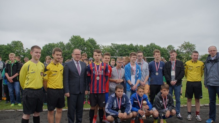 Na rozdaniu pucharów i medali obecny był burmistrz Dębicy Mariusz Szewczyk