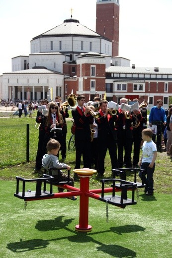 Plac zabaw w sankturium św. Jana Pawła II