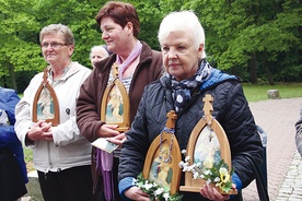  Pielgrzymi z wybrzeża przynieśli na Górę Chełmską 32 kapliczki. W naszej diecezji jest ich 100 