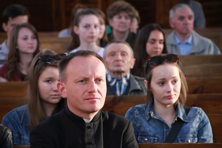 Czuwanie młodzieży w Siedliskach Tuchowskich