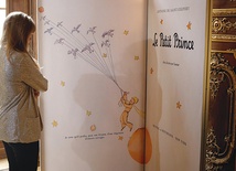Według Enza Romea „Mały Książę” to powieść z kluczem. Wydana 72 lata temu książka cieszy się niesłabnącą popularnością  (na zdjęciu wystawa z okazji 70-lecia publikacji) 